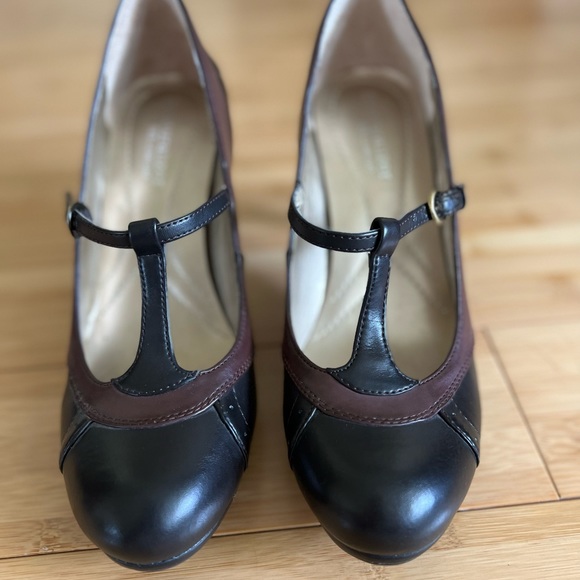 Naturalizer Two Tone Pumps - Picture 7 of 8